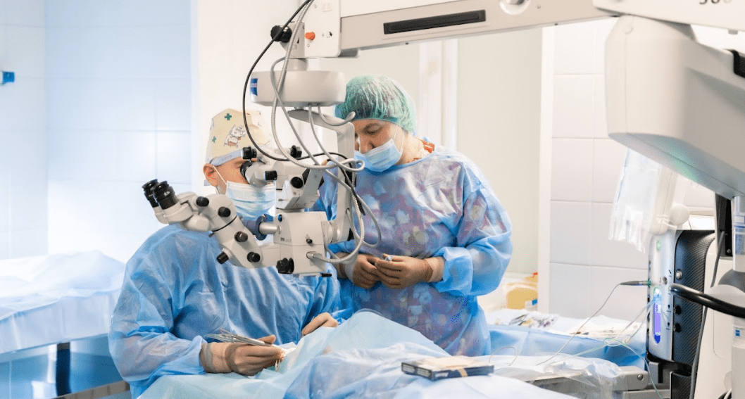 операция по удалению катаракты в клинике Эксимер